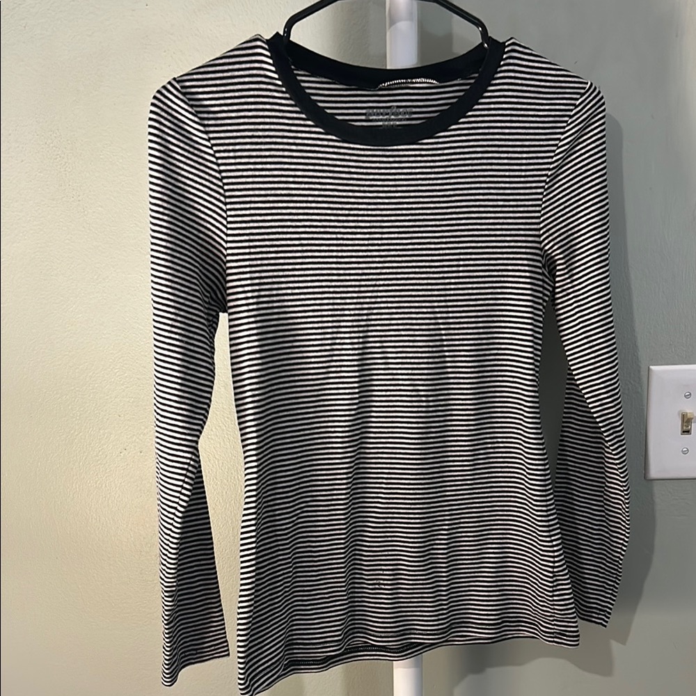 OLD NAVY WOMENS LONG-SLEEVE PERFECT TEE SIZE MEDIUM